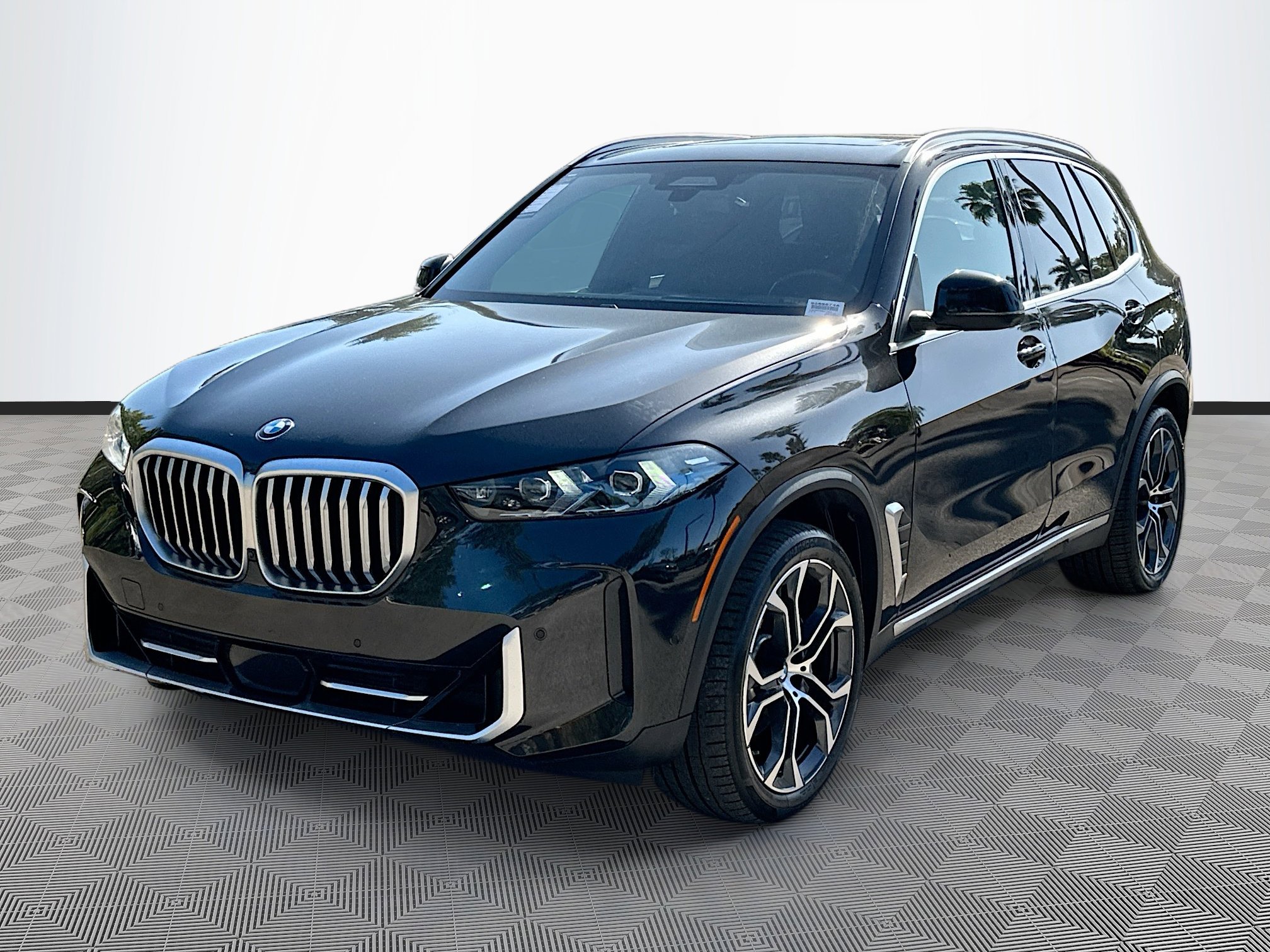 Used 2024 BMW X5 xDrive40i w/ Premium Package image 3