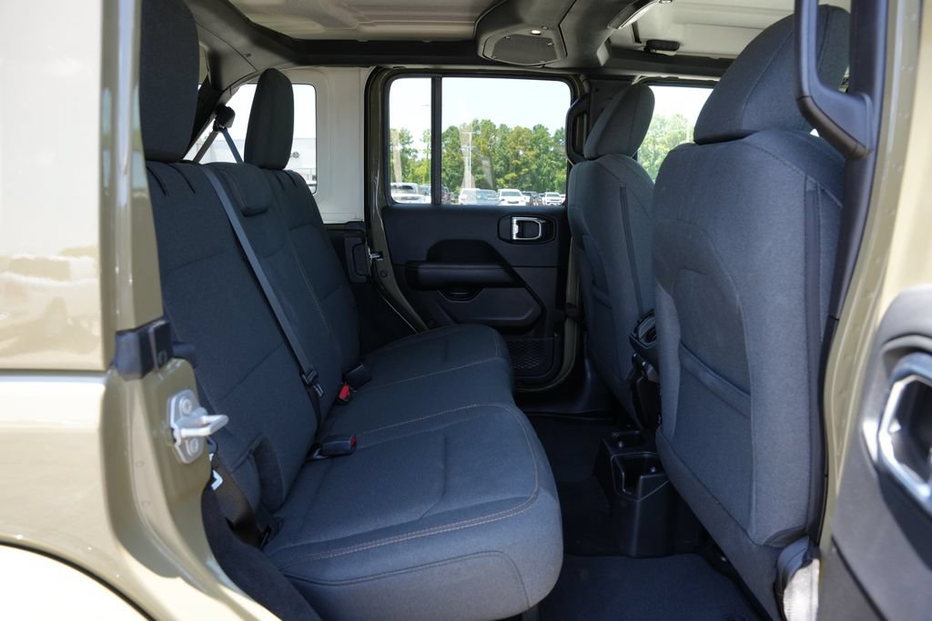 Used 2026 Jeep Wrangler Unlimited Sahara AWD/4WD image 20