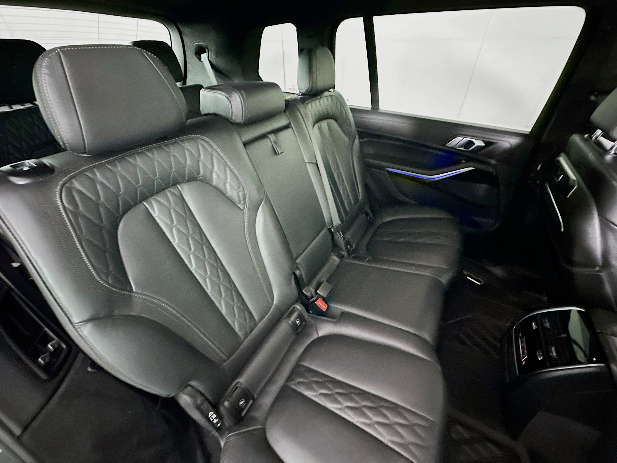 Used 2024 BMW X7 xDrive40i w/ M Sport Package image 28