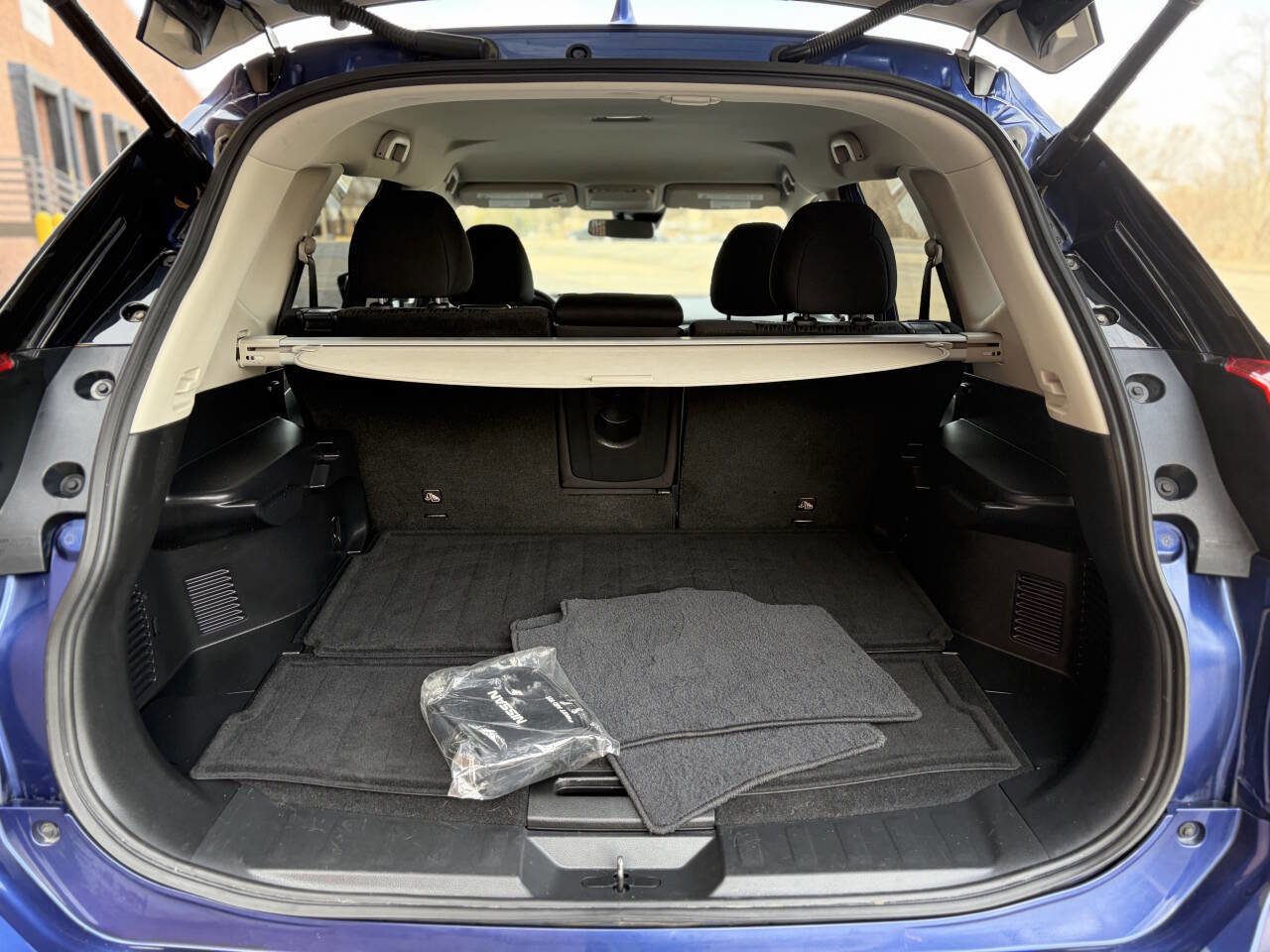 Used 2019 Nissan Rogue SV w/ Premium Package image 19