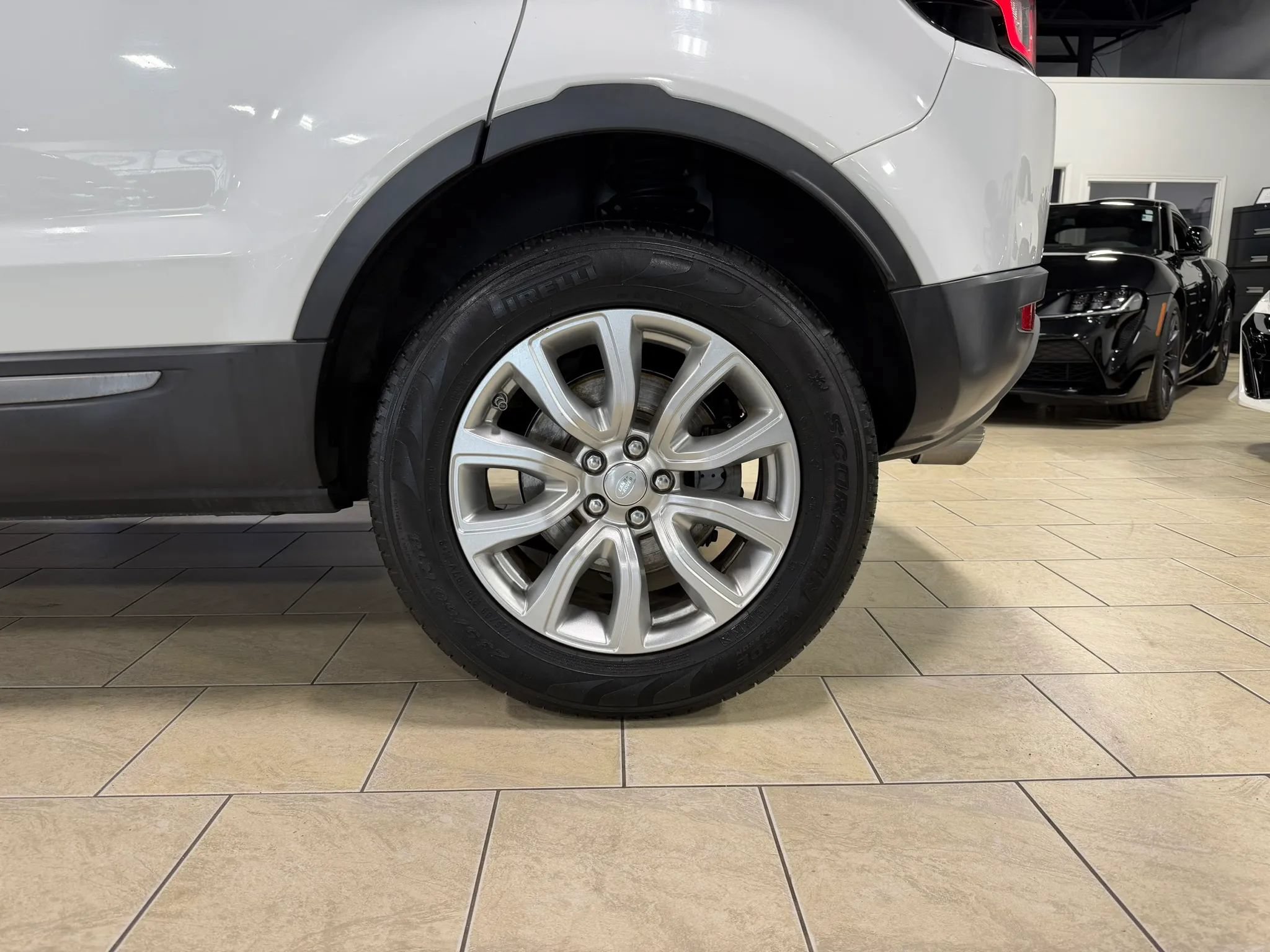 Used 2018 Land Rover Range Rover Evoque SE AWD/4WD image 33