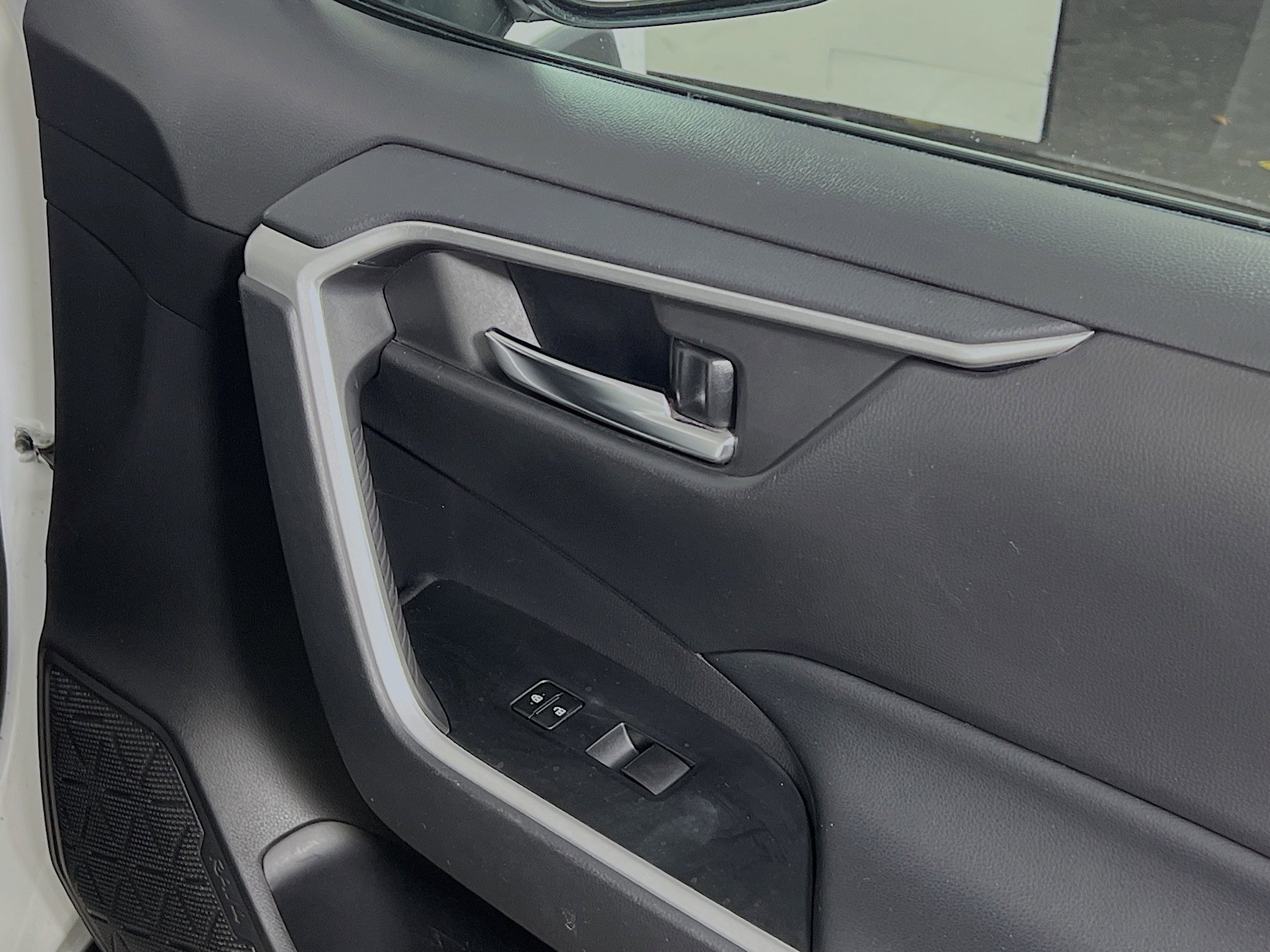 Used 2021 Toyota RAV4 XLE image 32