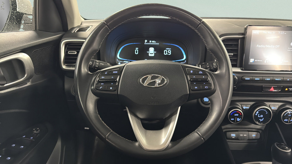Used 2025 Hyundai Venue SEL FWD image 37
