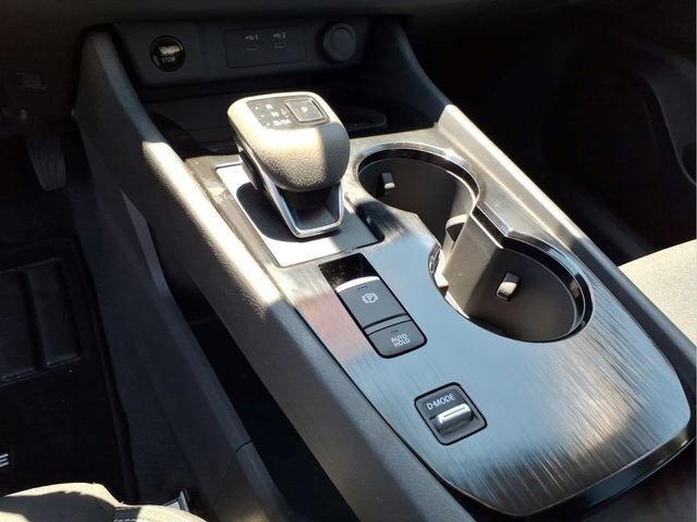 Used 2024 Nissan Rogue S FWD image 26