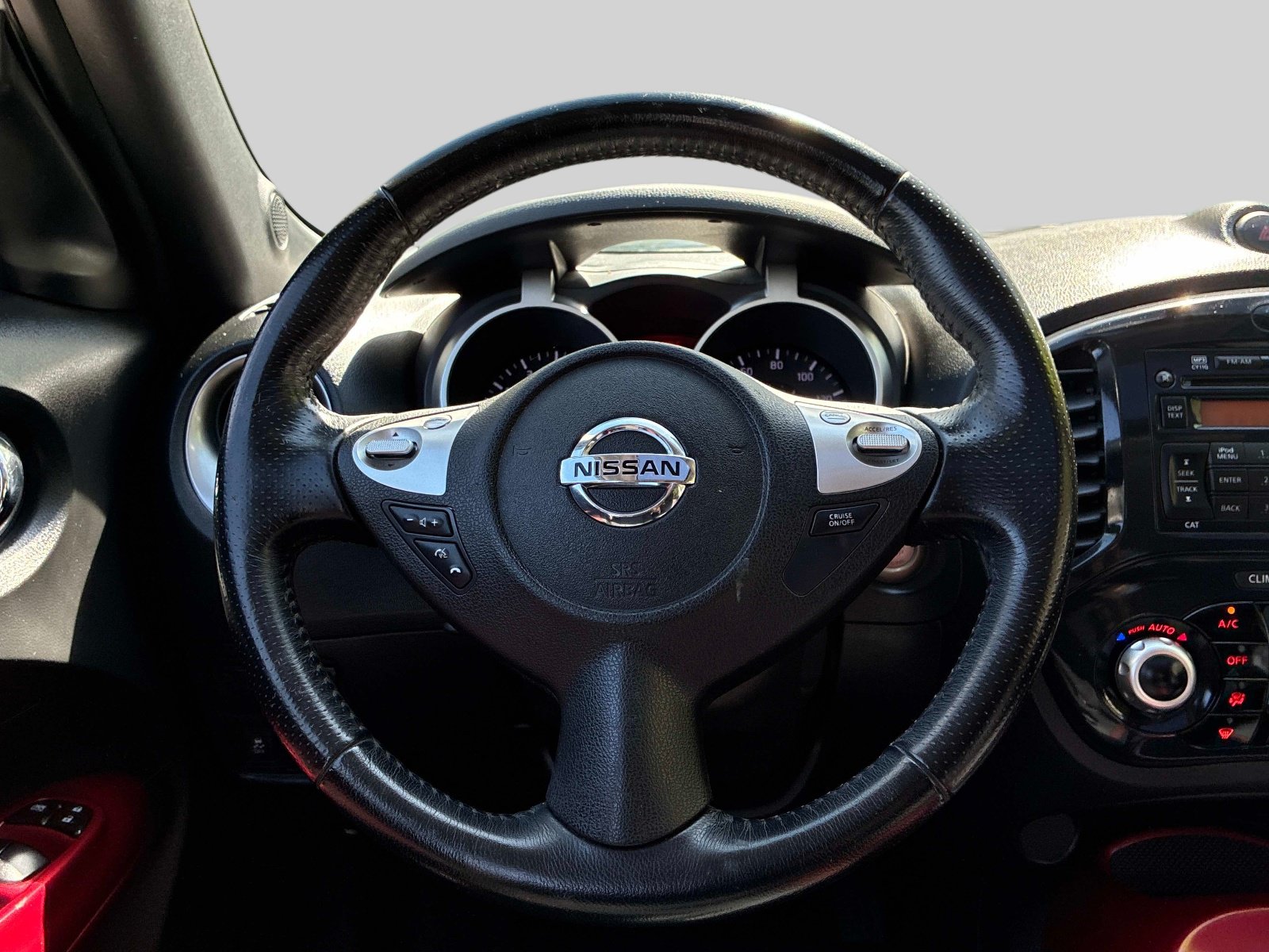 Used 2014 Nissan Juke SV AWD/4WD image 13