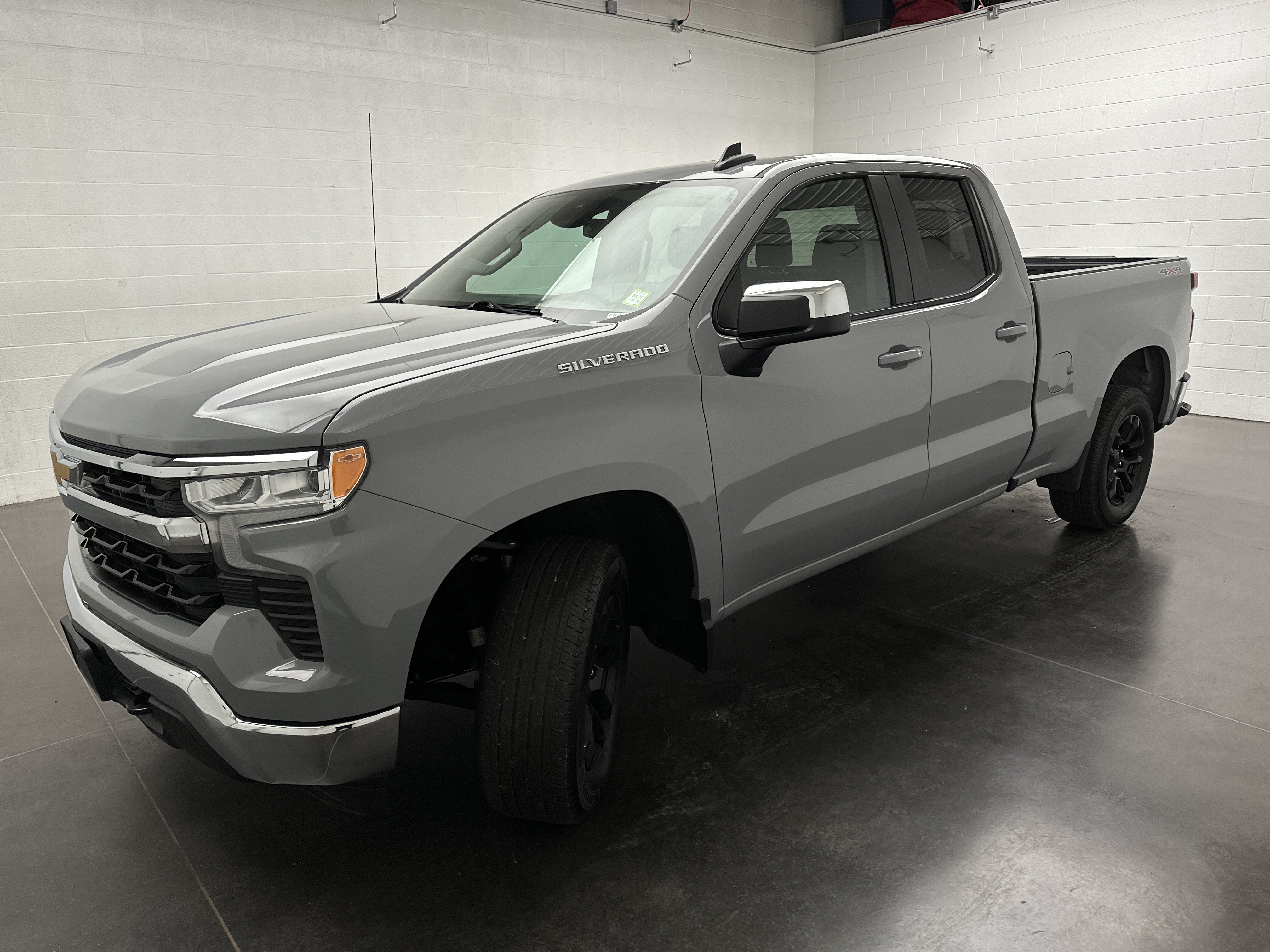 Used 2024 Chevrolet Silverado 1500 LT AWD/4WD image 4