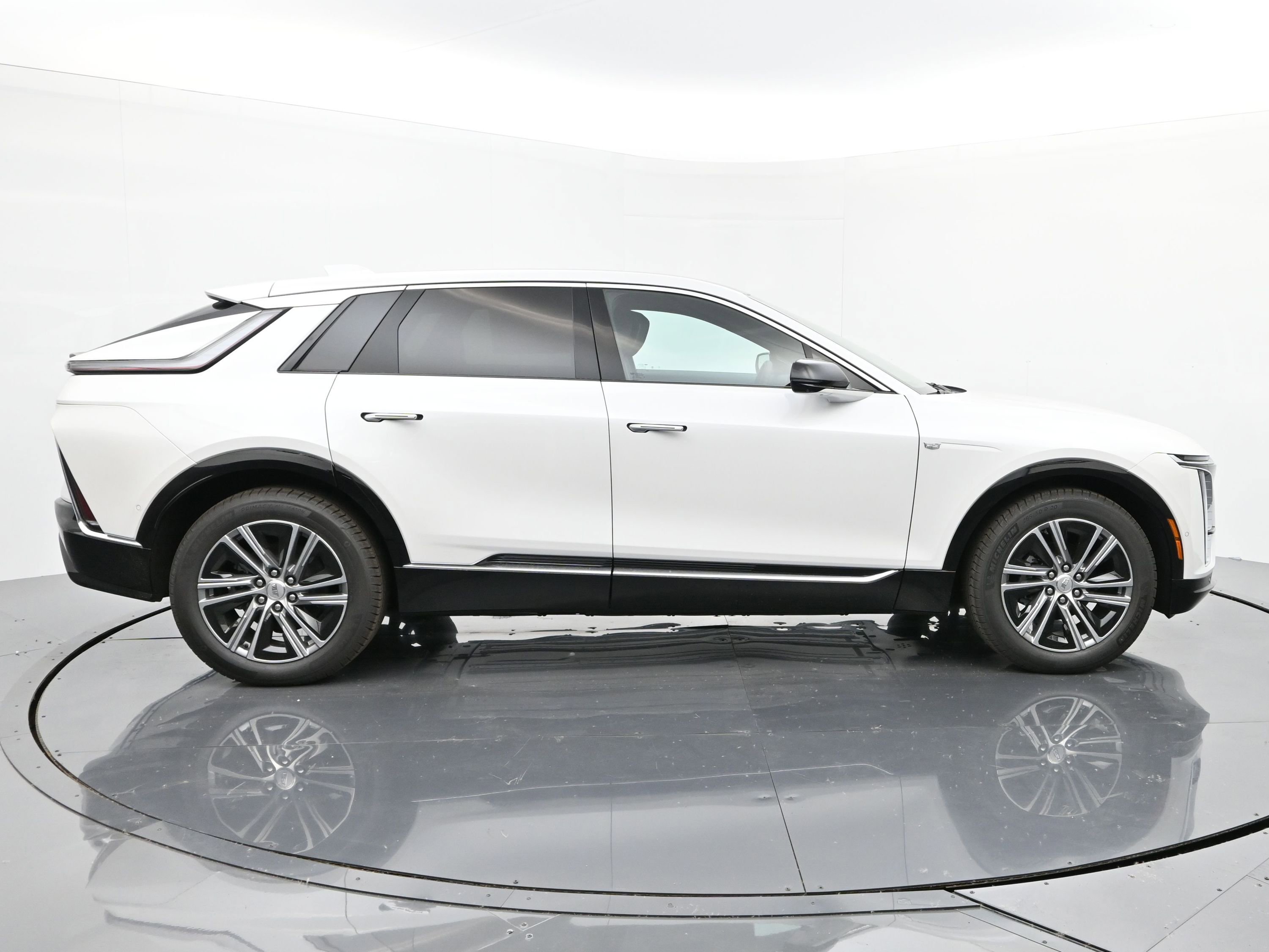 New 2025 Cadillac Lyriq Luxury image 6