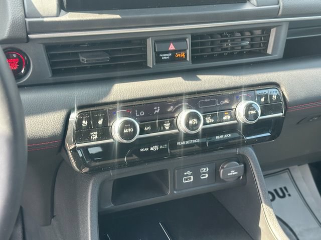 Used 2025 Honda Pilot Black Edition image 30