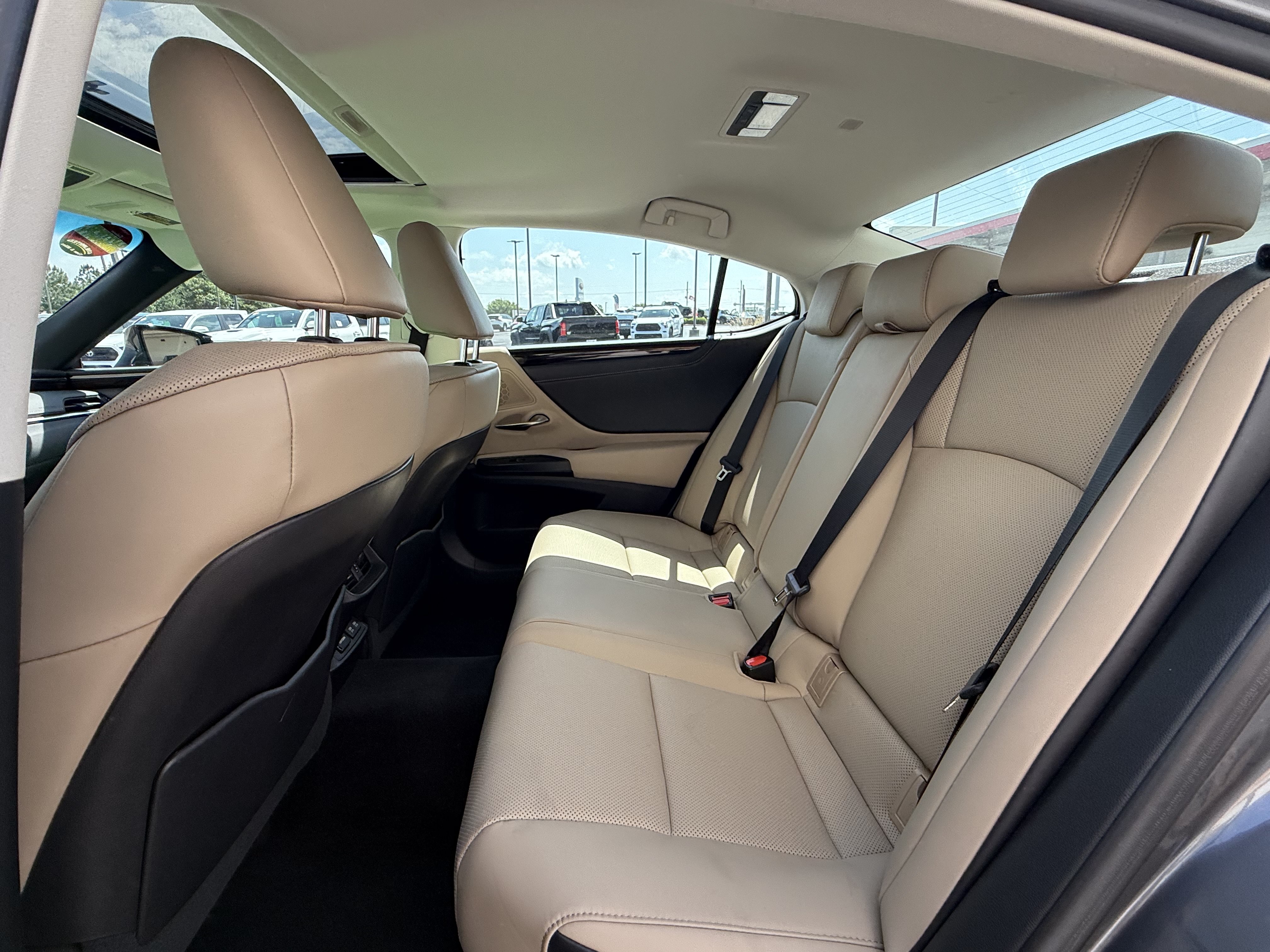 Used 2021 Lexus ES 250 w/ Premium Package AWD/4WD image 5