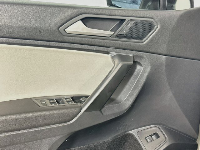 Used 2021 Volkswagen Tiguan SEL FWD image 23