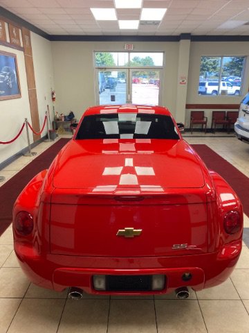 Used 2004 Chevrolet SSR w/ Preferred Equipment Group RWD image 2