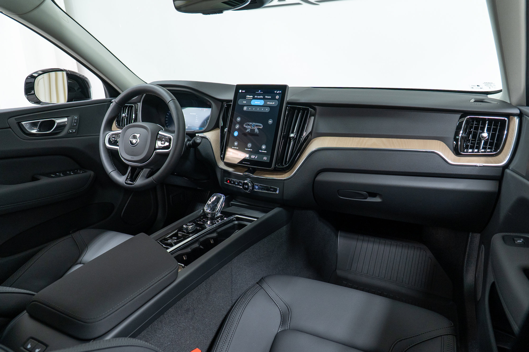 New 2026 Volvo XC60 B5 Plus w/ Protection Package Premier image 14