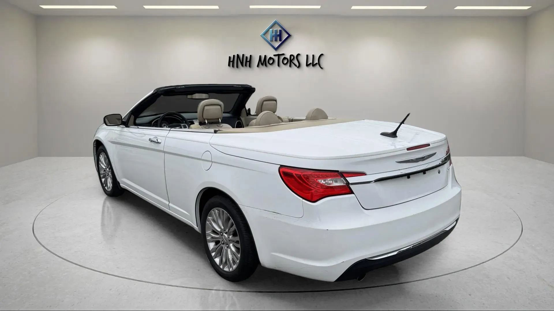 Used 2013 Chrysler 200 Limited image 17