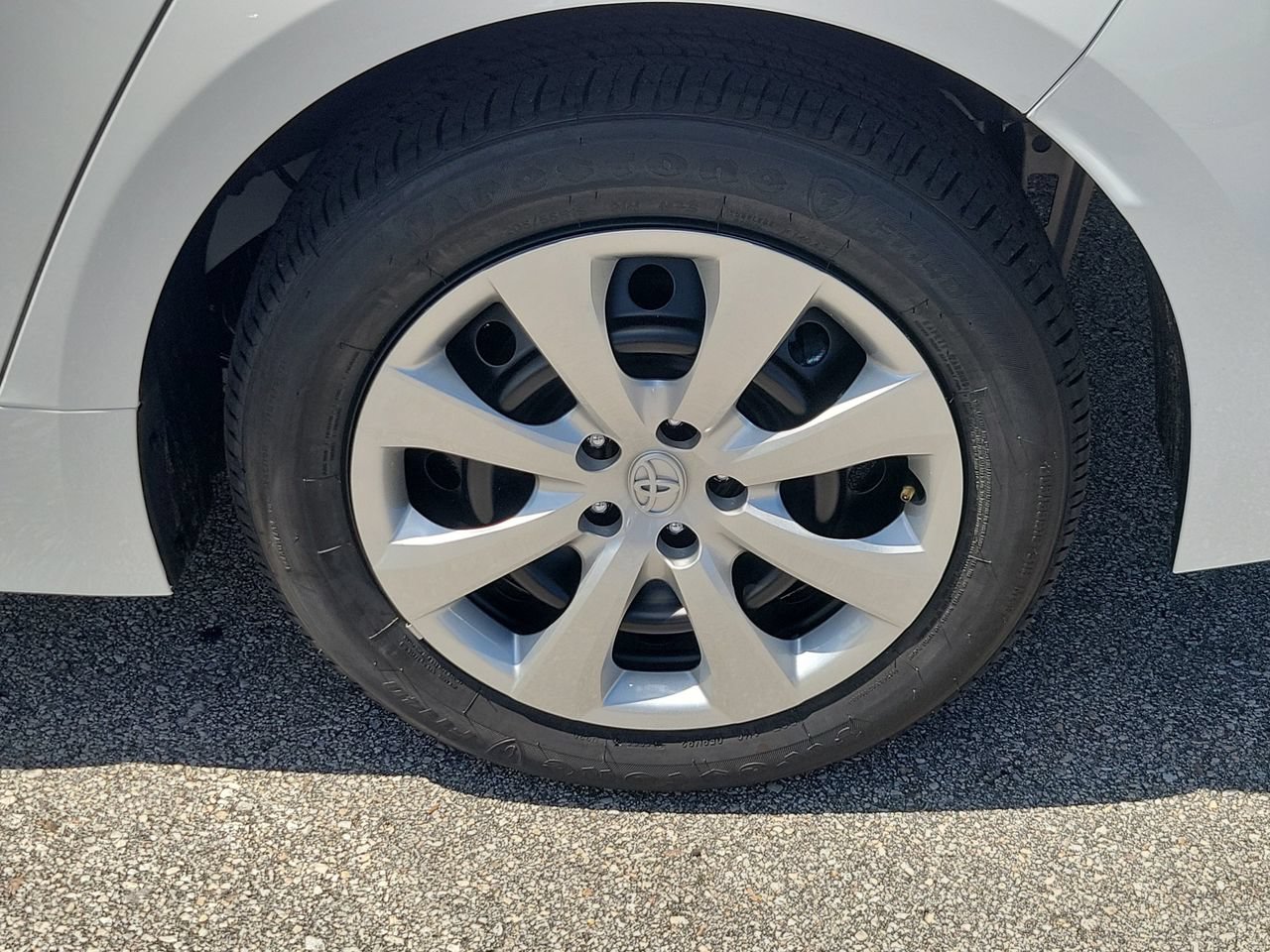 Used 2026 Toyota Corolla LE FWD image 5
