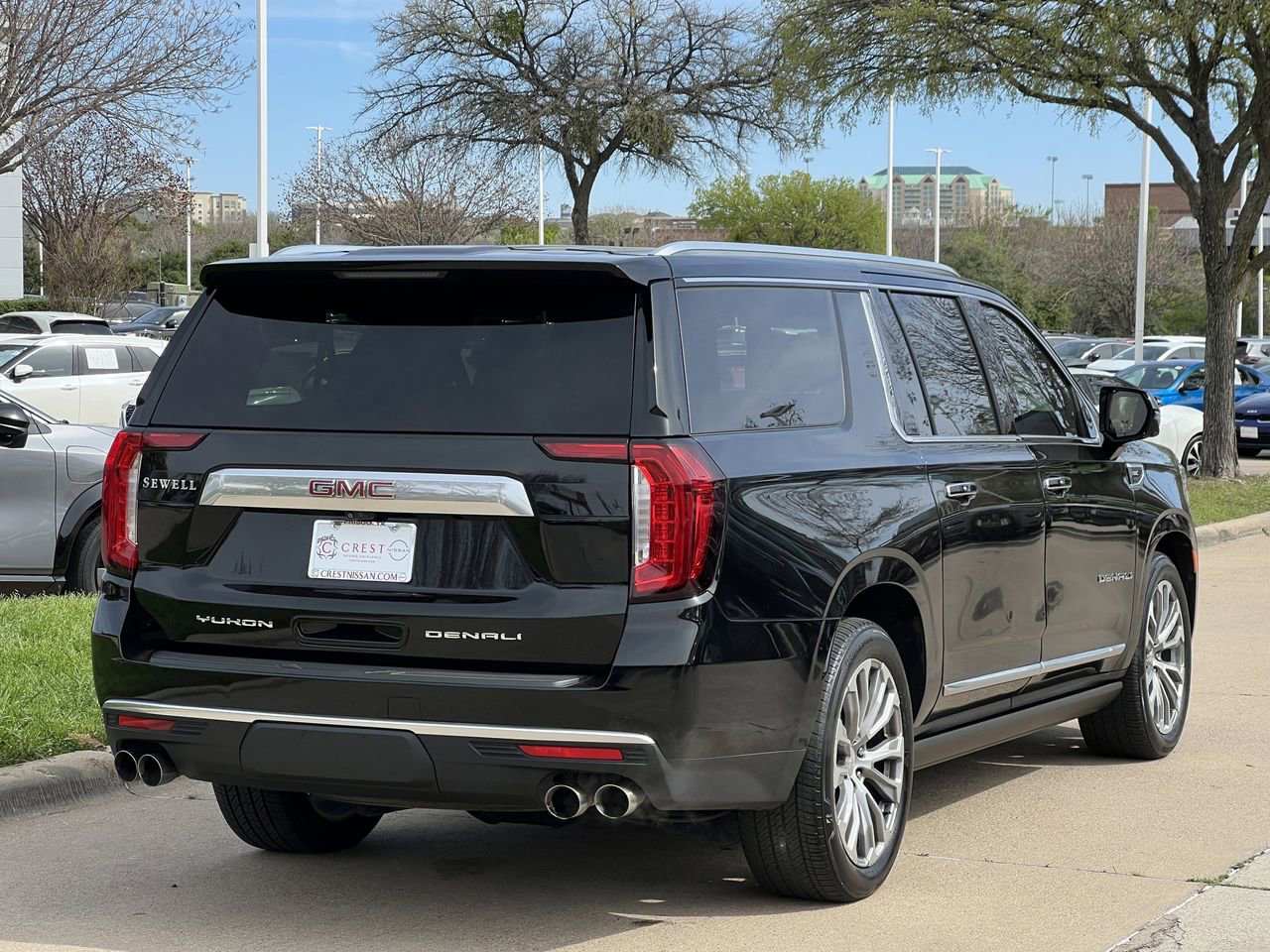 Used 2021 GMC Yukon XL Denali w/ Denali Premium Package image 4
