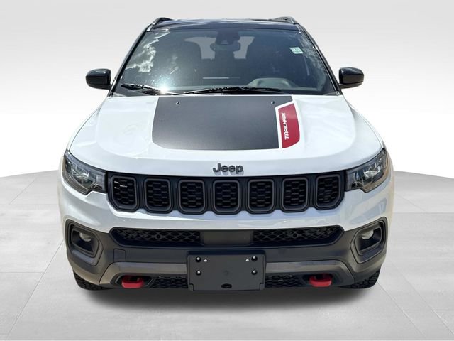 Used 2025 Jeep Compass Trailhawk AWD/4WD image 2