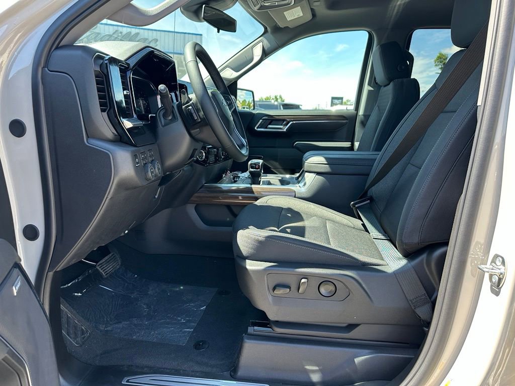 Certified 2026 Chevrolet Silverado 1500 Custom Trail Boss w/ LPO, Dark Essentials Package AWD/4WD image 9