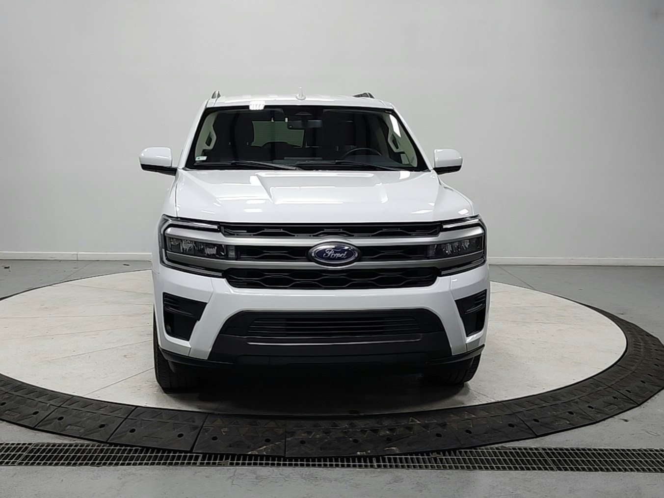 Used 2024 Ford Expedition Max XLT image 2