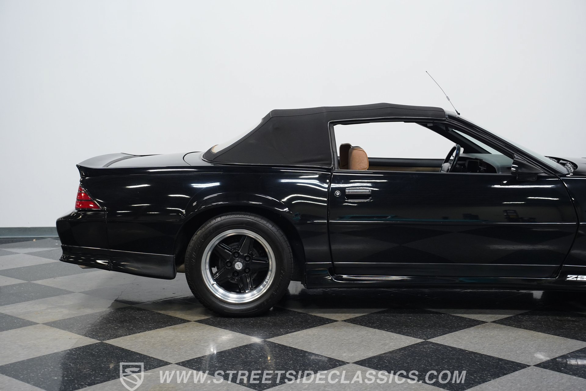 Used 1991 Chevrolet Camaro Z28 RWD image 30
