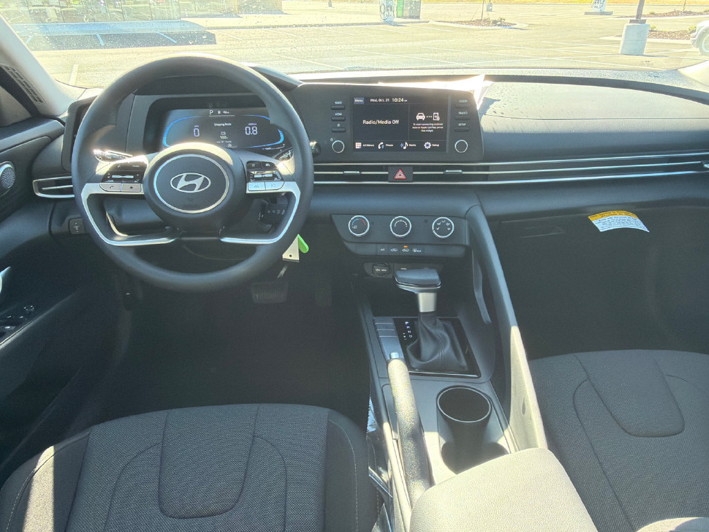 New 2026 Hyundai Elantra SE FWD image 23