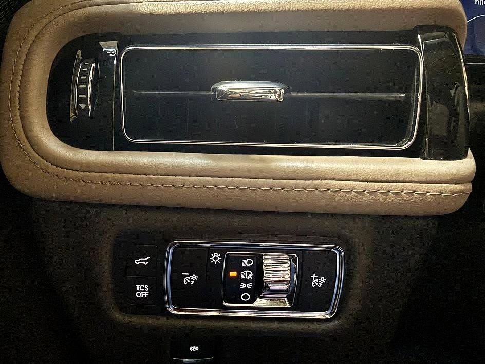 Used 2021 Lincoln Nautilus Reserve image 19