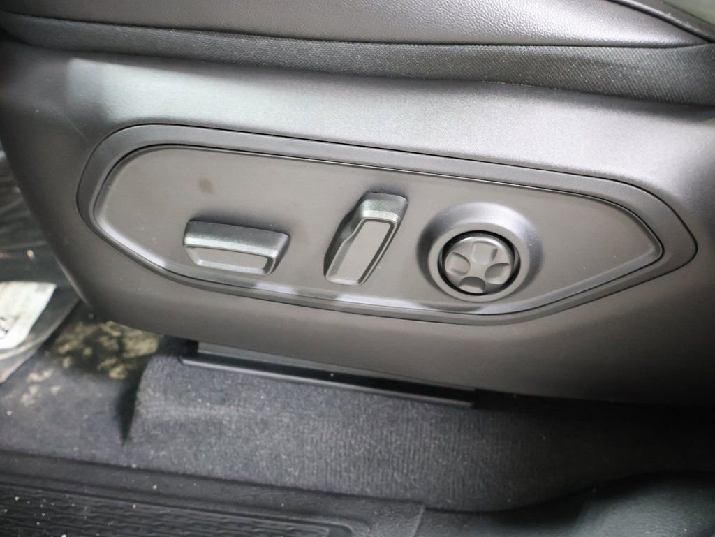 New 2025 Jeep Grand Cherokee L Altitude image 12