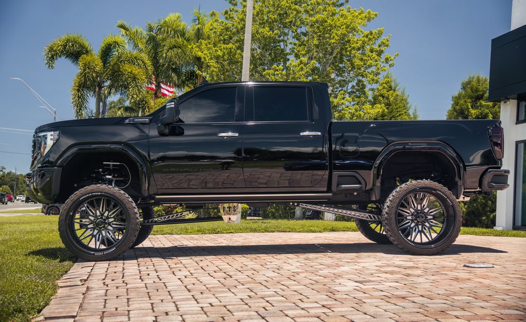 Used 2024 GMC Sierra 3500 Denali Ultimate AWD/4WD image 2
