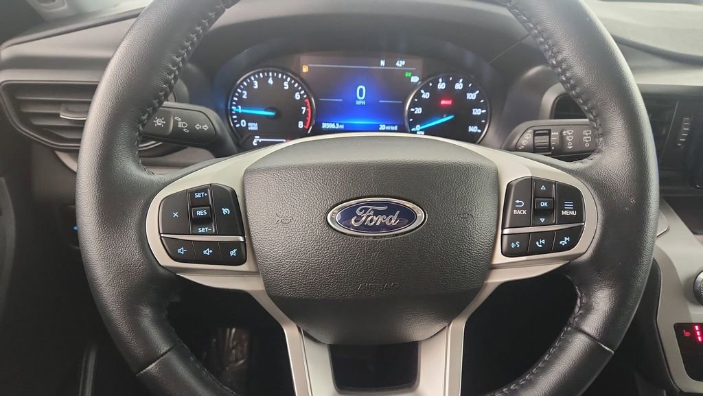 Used 2023 Ford Explorer XLT image 12