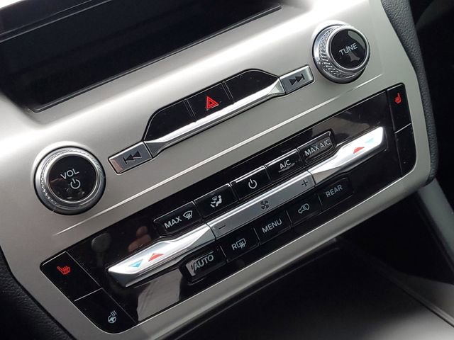 Used 2022 Ford Explorer XLT w/ Equipment Group 202A image 17