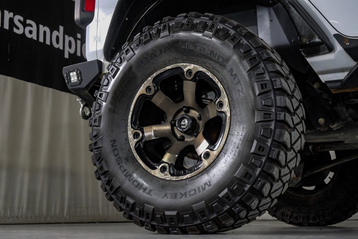 Used 2018 Jeep Wrangler Unlimited Sahara AWD/4WD image 49