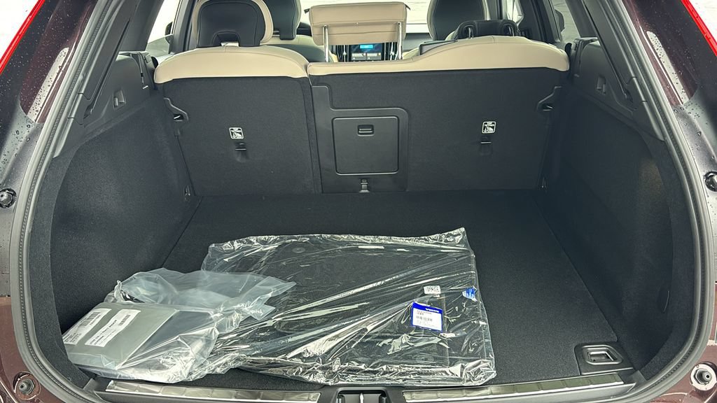 New 2026 Volvo XC60 B5 Plus w/ Climate Package AWD/4WD image 30