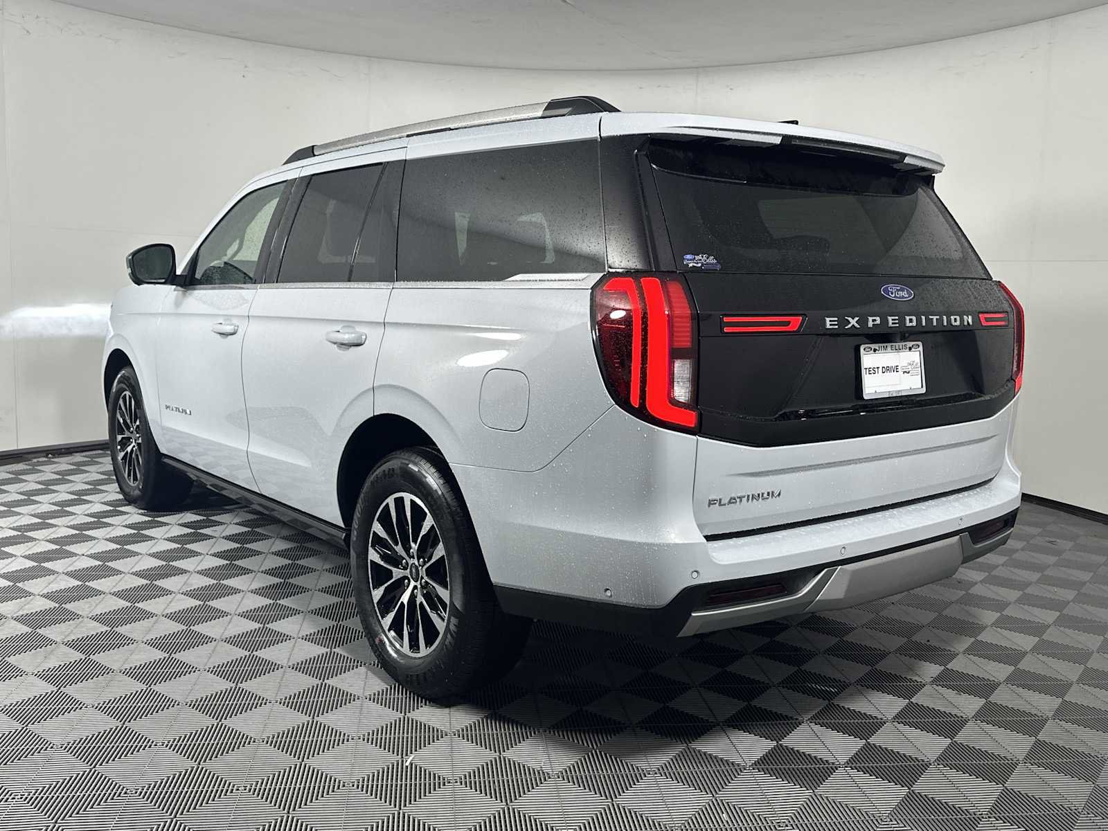 Used 2025 Ford Expedition Platinum image 5