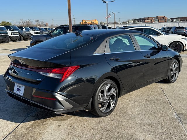 Used 2024 Hyundai Elantra Limited image 8