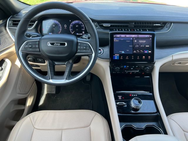 Used 2024 Jeep Grand Cherokee Limited w/ Luxury Tech Group II image 3