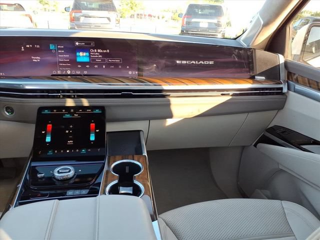 Certified 2025 Cadillac Escalade Sport Platinum AWD/4WD image 18