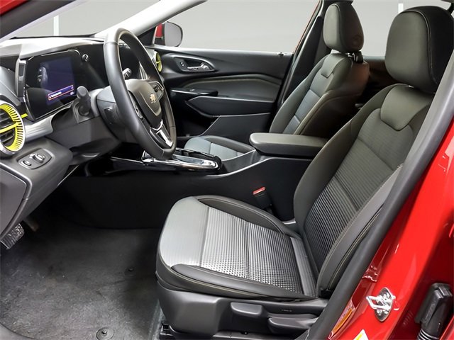 Used 2026 Chevrolet Trax LT w/ Driver Confidence Package image 8