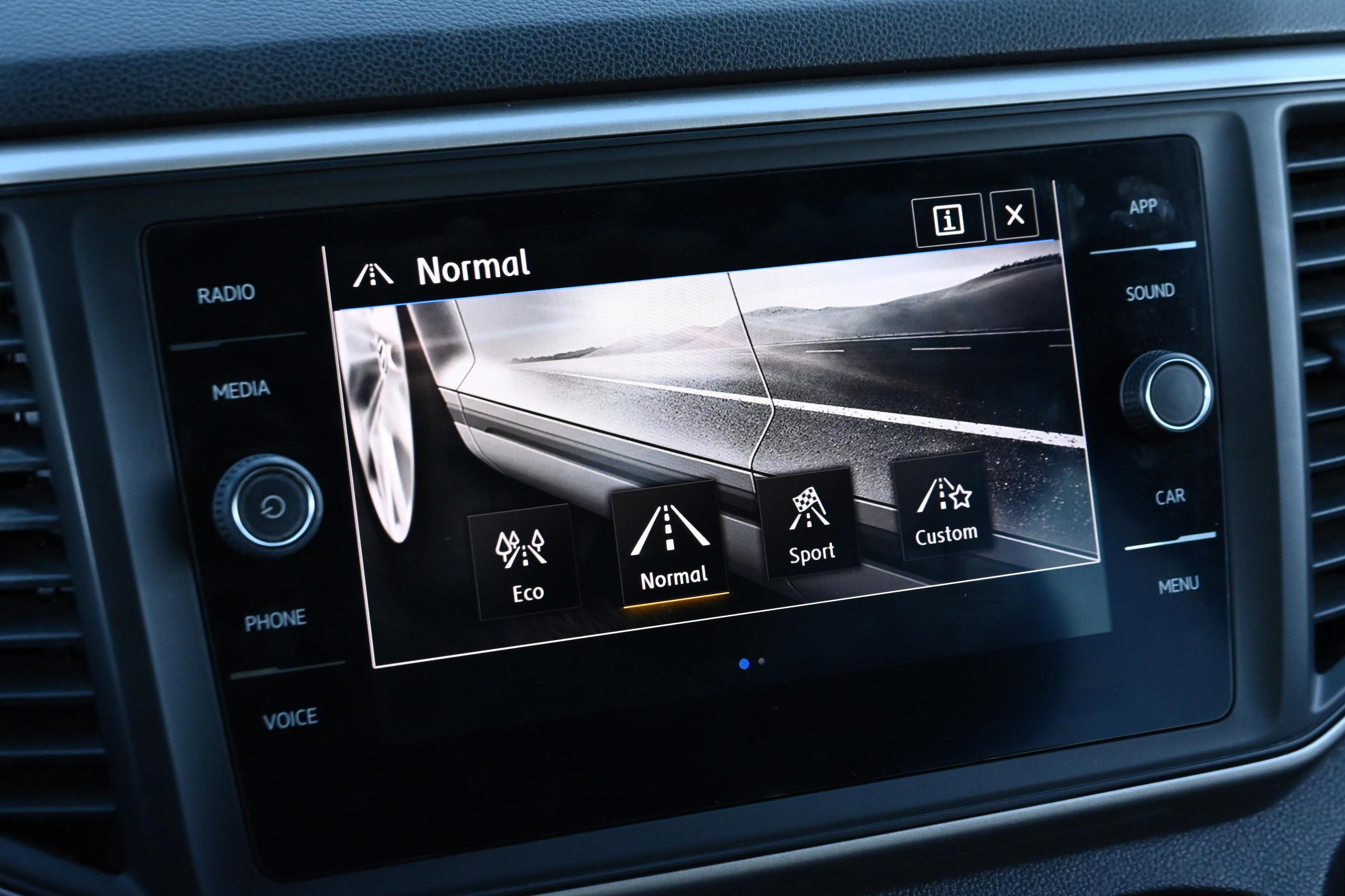 Used 2020 Volkswagen Atlas Cross Sport SE w/ Panoramic Sunroof Package image 32