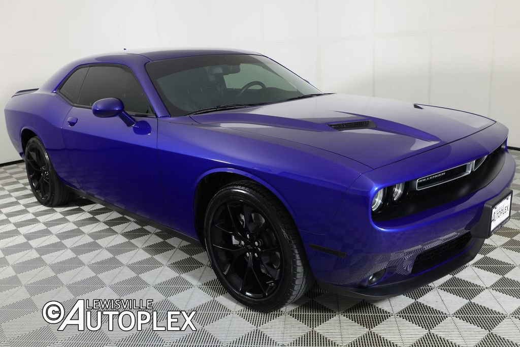 Used 2022 Dodge Challenger SXT w/ Plus Package RWD image 3