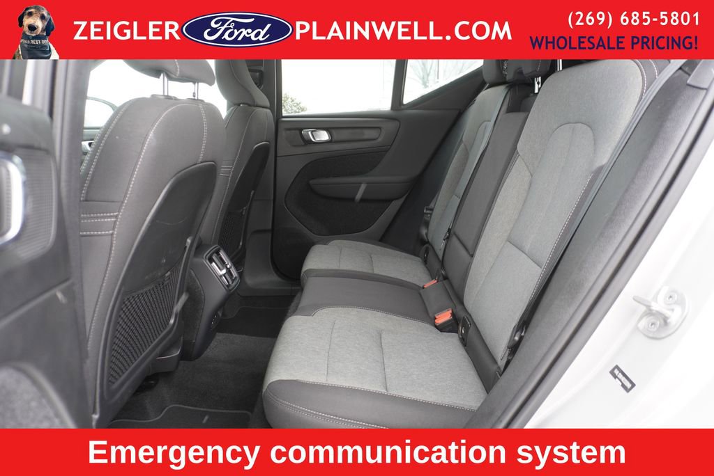 Used 2024 Volvo XC40 B5 Core image 8