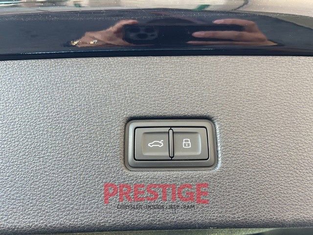 Used 2024 Audi RS Q8 image 25