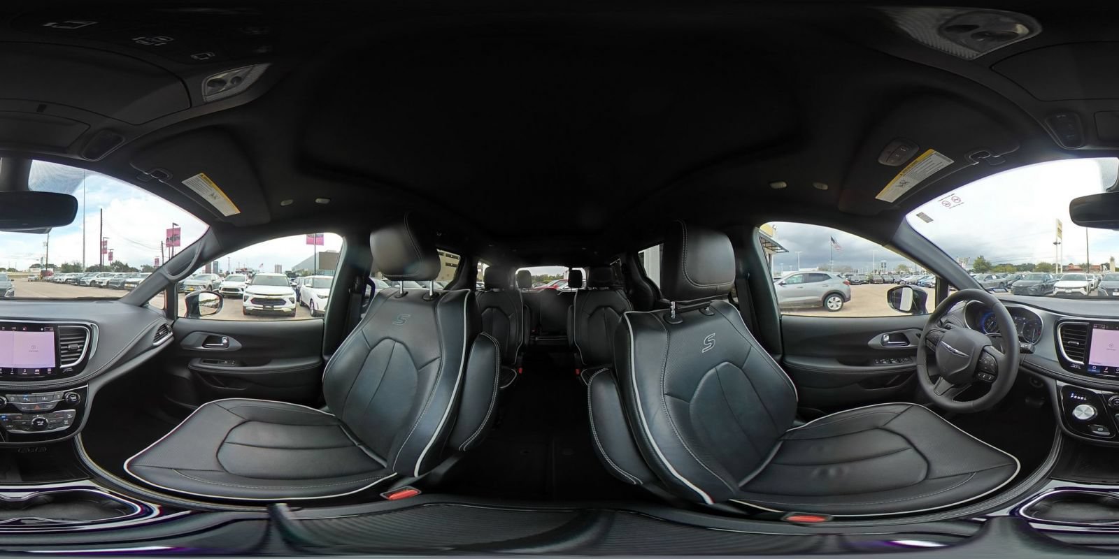 Used 2025 Chrysler Pacifica Limited FWD image 46