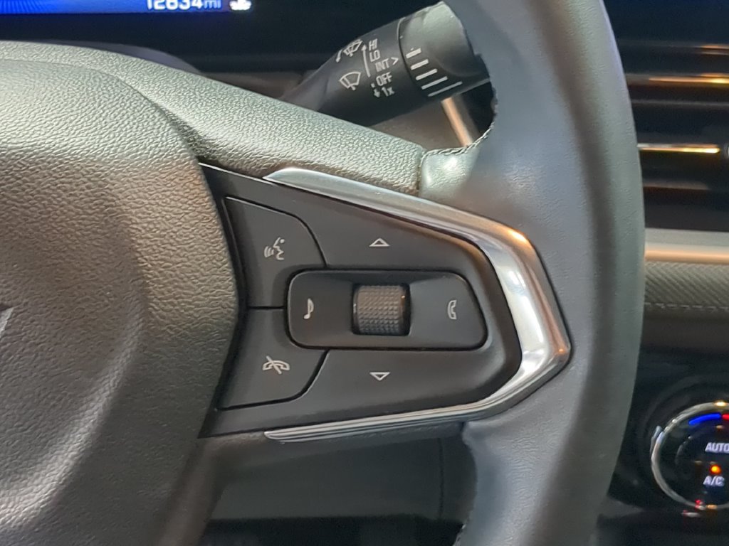 Used 2025 Chevrolet TrailBlazer LT w/ Convenience Package AWD/4WD image 24