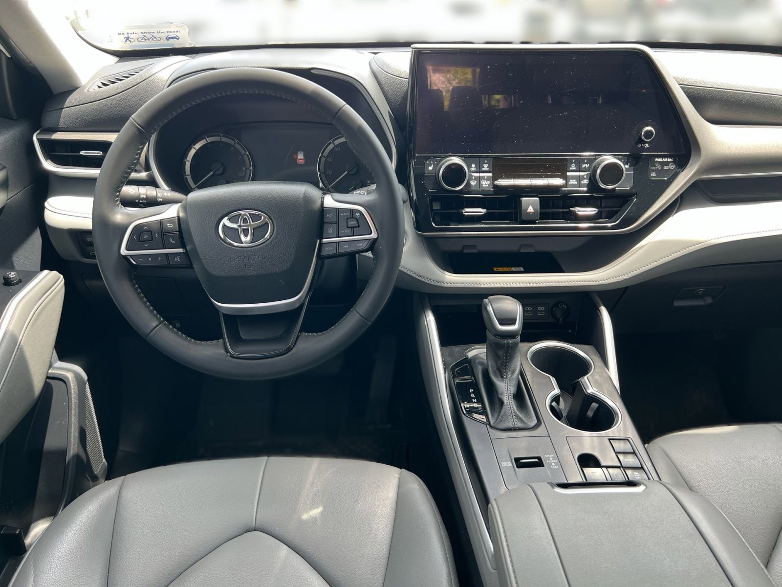 Used 2023 Toyota Highlander XLE FWD image 19