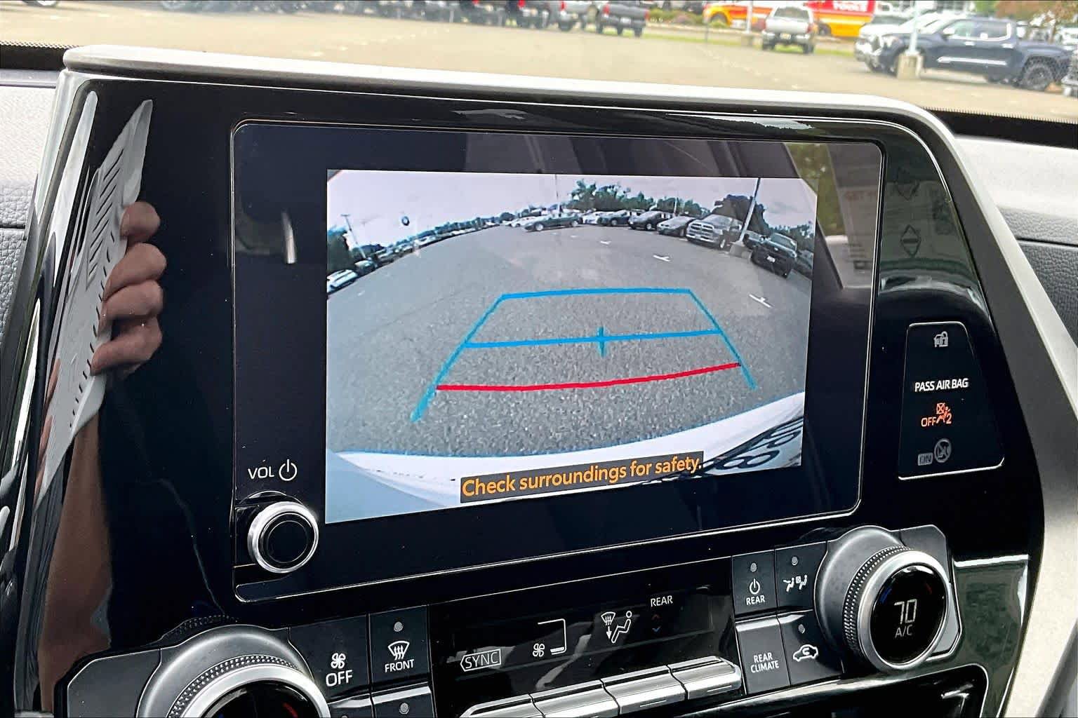 Used 2023 Toyota Highlander LE FWD image 26
