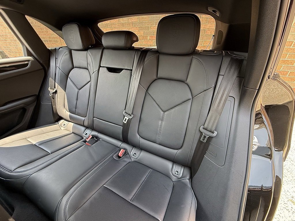 Certified 2024 Porsche Macan image 20