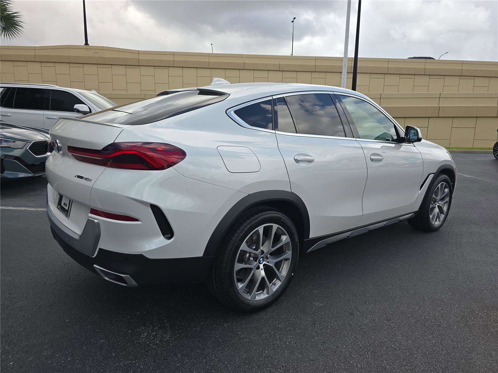 Used 2021 BMW X6 xDrive40i AWD/4WD image 3