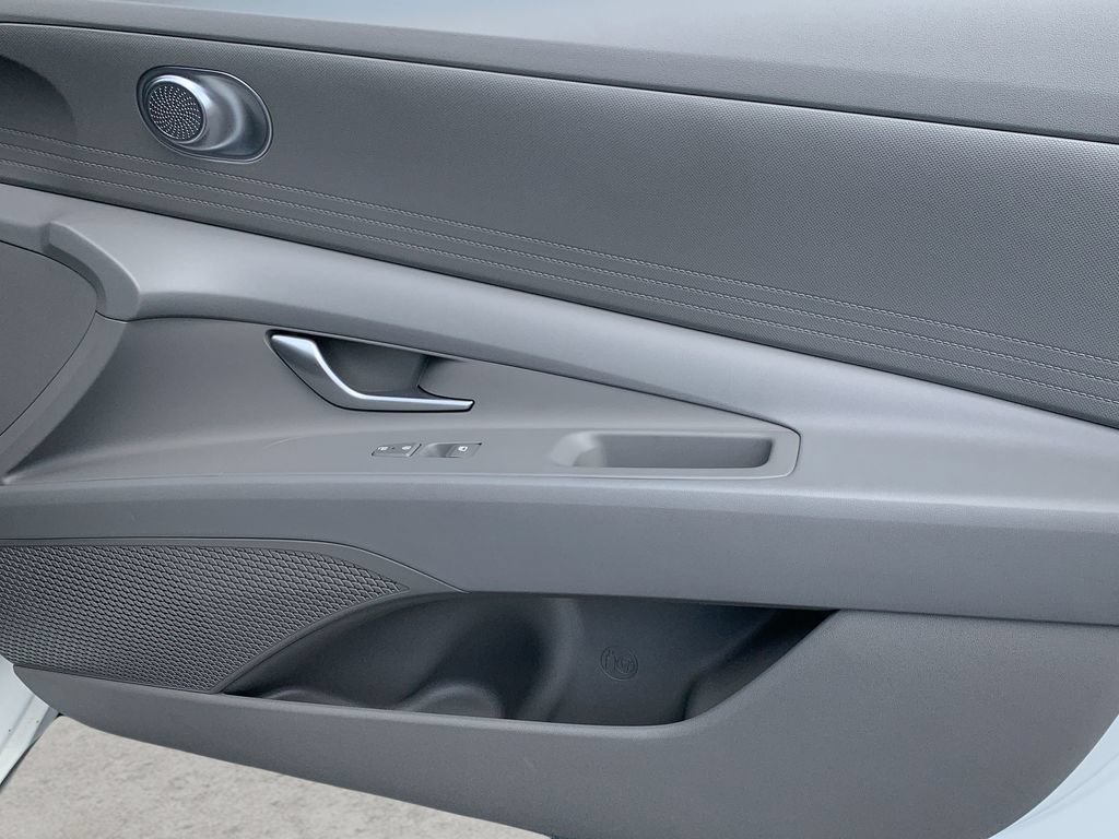 Certified 2026 Hyundai Elantra SE FWD image 33