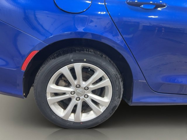 Used 2015 Chrysler 200 Limited w/ Convenience Group FWD image 31
