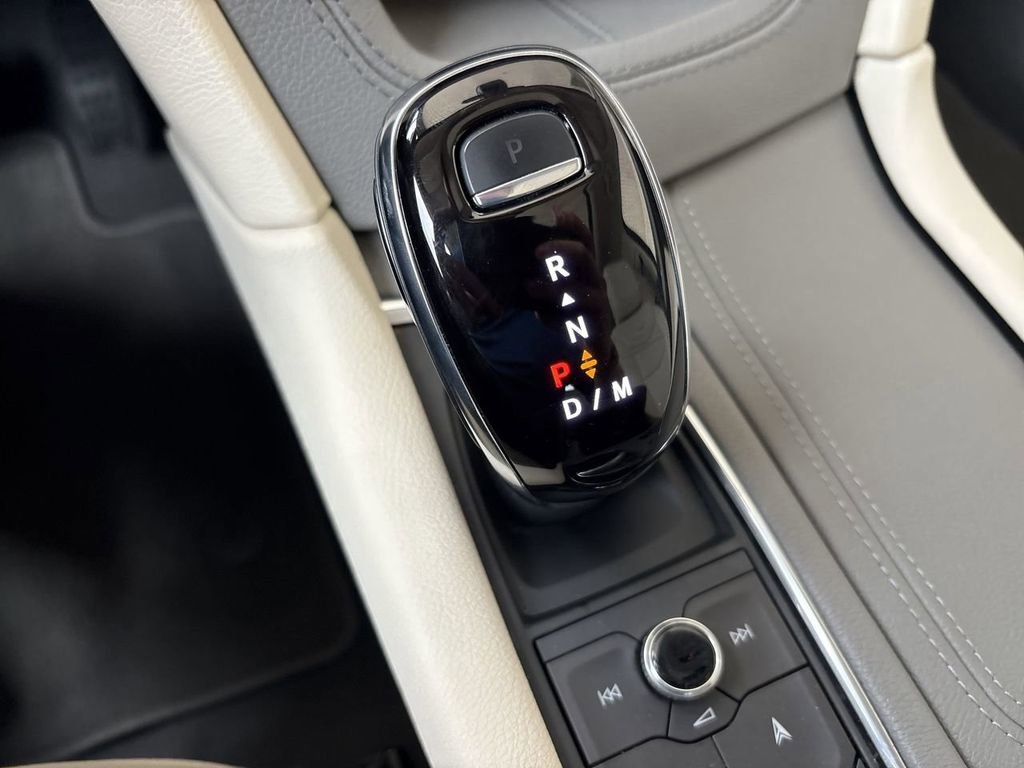 Certified 2022 Cadillac XT5 Premium Luxury image 16