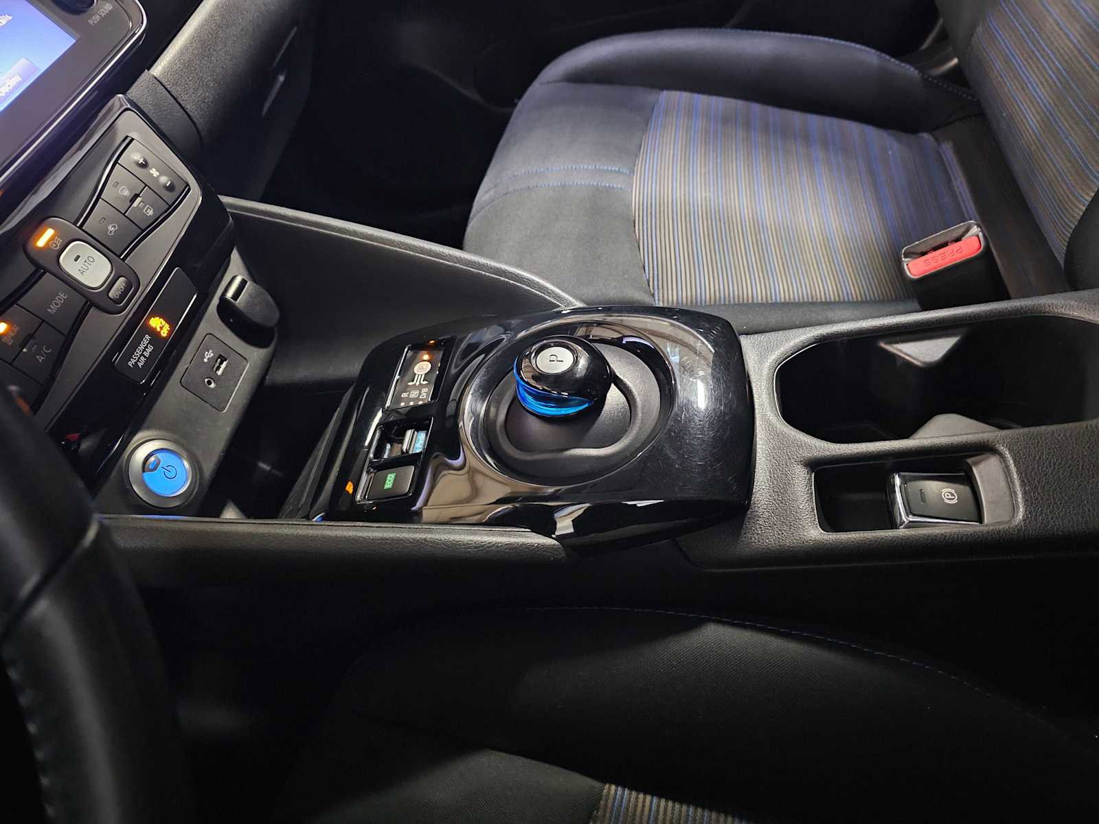 Used 2018 Nissan Leaf SV w/ SV Technology Package image 29